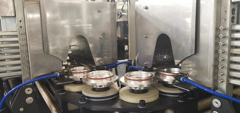 Two-CavitiesPet-Bottle-Blow-Moulding-Machine Two-CavitiesPet-Bottle-Blow-Moulding-Machine