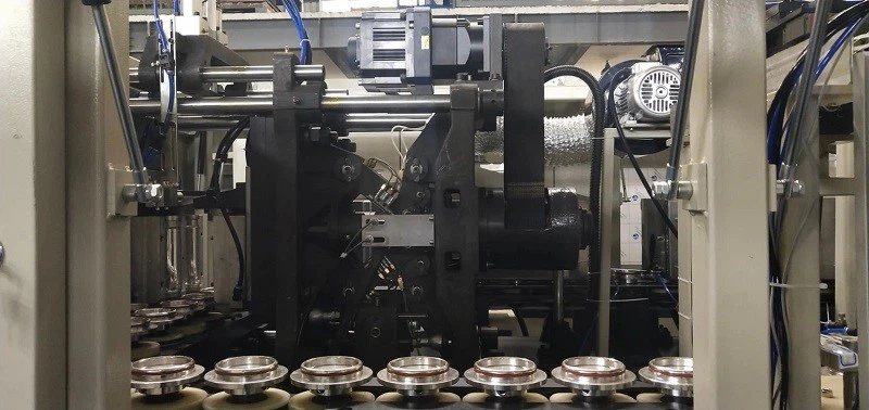 Blow-Moulding-Machine Blow-Moulding-Machine